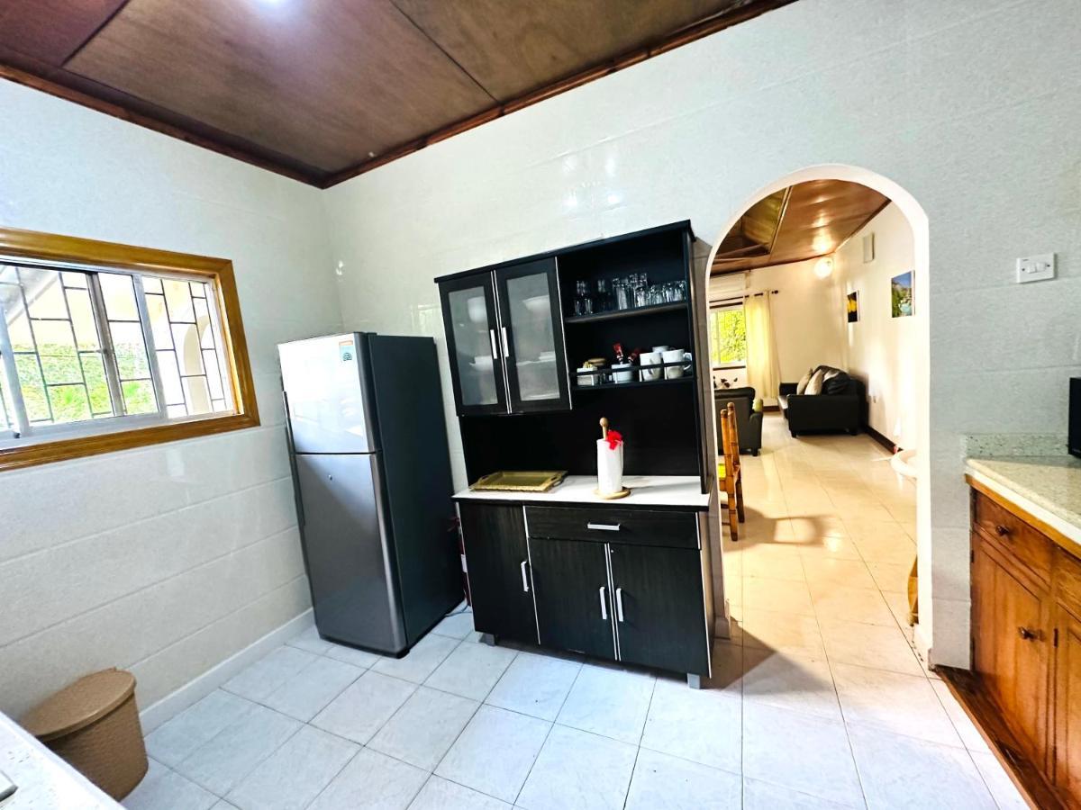 88 Days Self Catering Holidays & Accomodation Baie Lazare  Extérieur photo